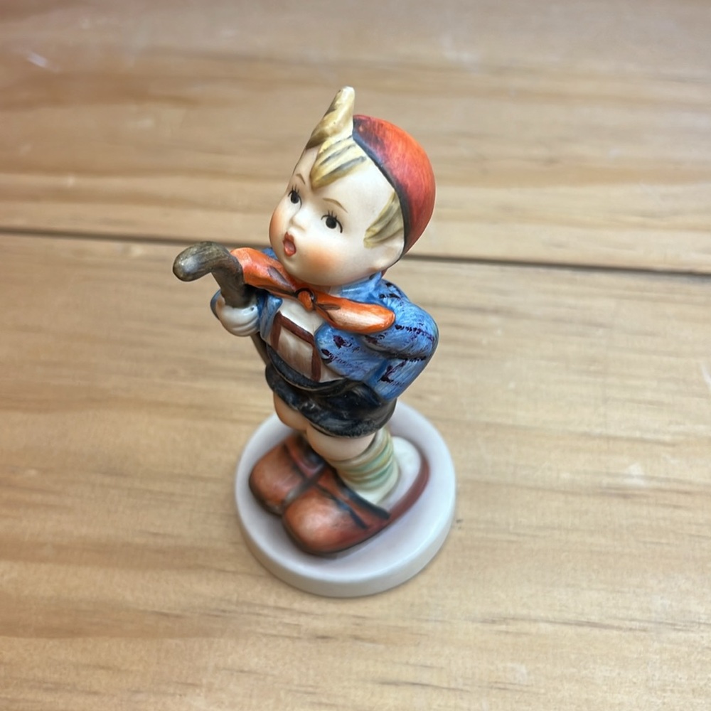 Hummel Figurine "Little Hiker" 1979-1990 TMK-6 Hummel #62